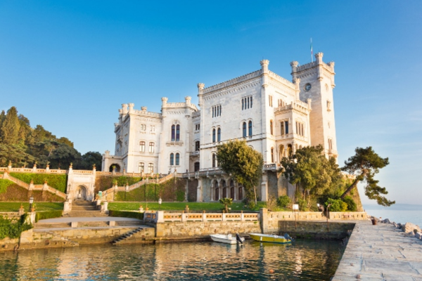 TRST I DVORCI DUINO I MIRAMARE - NEDJELJA - 1 dan autobusom